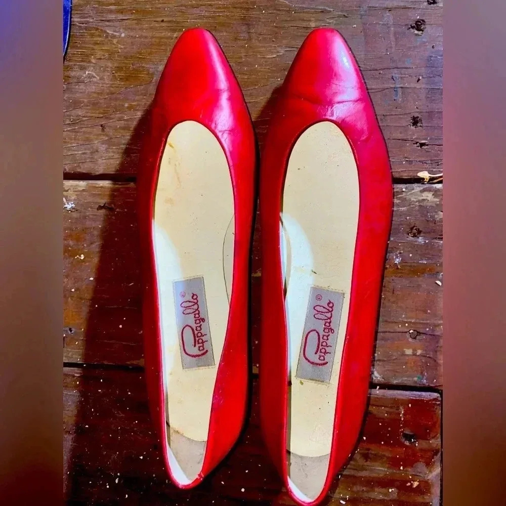 Pappagallo Spain - Women's Shiny Red Leather Almond Toe 3 inch heels - size 8​​